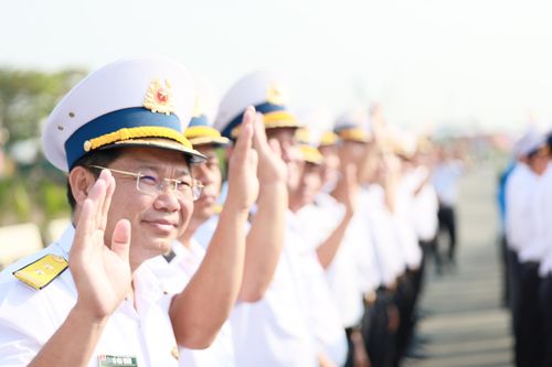 CBCS Quân chủng Hải quân gửi lời chào tạm biệt với các đại biểu trong đoàn công tác