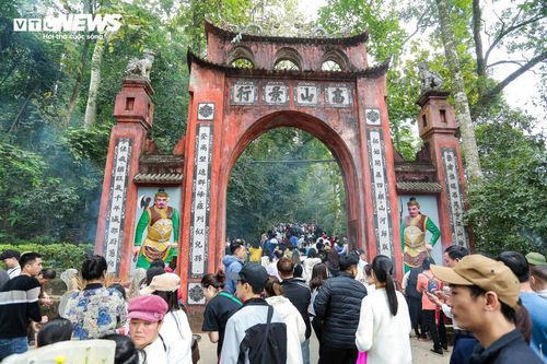 Dự báo trong ngày diễn ra Lễ hội Đền Hùng, khu vực Phú Thọ chưa ghi nhận nắng nóng, nguy cơ cao xuất hiện mưa dông. 