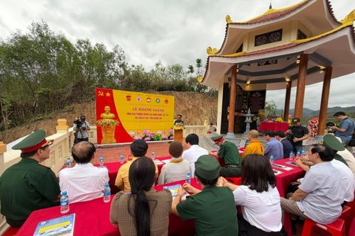 Quang cảnh Lễ khánh thành Nhà bia tưởng niệm các anh hùng liệt sĩ xã Chiêu Lưu (tỉnh Nghệ An). Ảnh: Nam Hà.