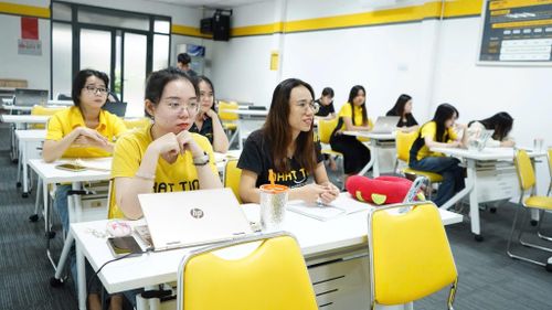 Đào tạo và tuyên truyền là hai phương thức được thực hiện thường xuyên tại doanh nghiệp để nâng cao chất lượng an toàn lao động. Ảnh: NT
