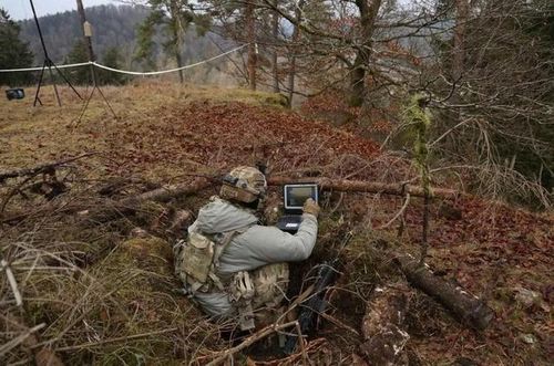 Lục quân Mỹ vận hành UAV cảm tử trong một cuộc tập trận ở Đức. (Nguồn: Getty Images)