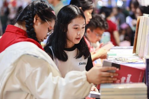 Chỉ thị 04 nhấn mạnh vai trò của văn hóa đọc trong phát triển xã hội. Ảnh: Đinh Hà.