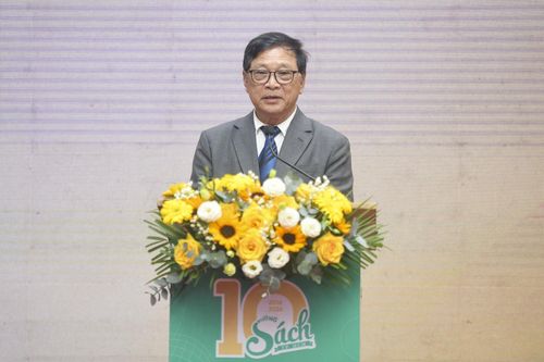 Ông Lê Hoàng - Giám đốc Công ty TNHH Đường sách TP.HCM tại lễ kỷ niệm 10 năm hoạt động Đường sách TP.HCM. Ảnh: Duy Hiệu.