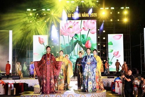 Trình diễn áo dài tại Lễ hội Áo dài Đà Nẵng 2026