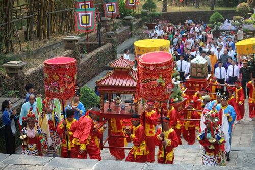 Nghi thức đón rước lễ và đoàn diễu hành lễ Giỗ Tổ Hùng Vương