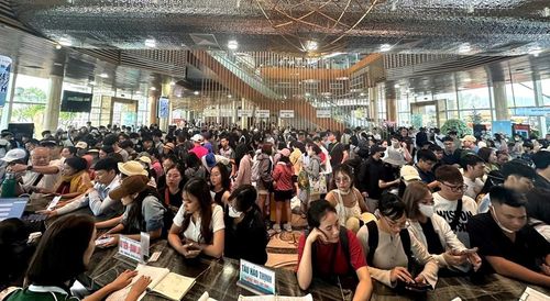 Chỉ trong ngày 25.4, cảng Ao Tiên đã cấp phép 102 chuyến tàu ra đảo