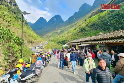Các tuyến đường đảm bảo thông thoáng, bên cạnh đó tăng cường kiểm soát không để xảy ra tình trạng chèo kéo khách