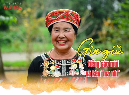 Nghệ nhân ưu tú Đặng Thị Thanh không chỉ tham gia biểu diễn mà còn mở nhiều lớp truyền dạy văn hóa dân tộc cho học sinh và thanh thiếu niên