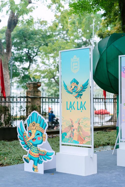 Trưng bày và giới thiệu các sản phẩm công nghiệp văn hóa tại sự kiện “Khai thác giá trị kinh tế từ di sản thông qua sở hữu trí tuệ” tại khuôn viên báo Nhân Dân nhân Ngày Sở hữu trí tuệ thế giới năm 2026. Sự kiện diễn ra đến hết ngày 26/4