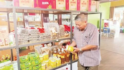 Các sản phẩm của Hợp tác xã sản xuất và tiêu thụ dược liệu Yên Sơn (thành phố Tam Điệp, tỉnh Ninh Bình) tăng mạnh về số lượng bán ra thị trường nhờ thực hiện truy xuất nguồn gốc. (Ảnh: Hà An)