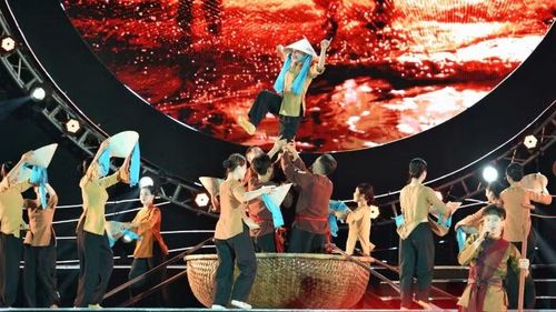 Các tiết mục diễn xướng đậm chất làng biển.