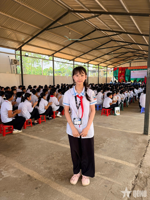 Em Trần Minh Vy, học sinh Lớp 8A2, Trường Tiểu học và THCS Nà Sản, xã Mai Sơn, tỉnh Sơn La.