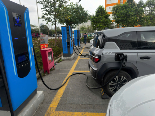Một trong những trạm sạc xe điện trên địa bàn TP Hà Nội.
