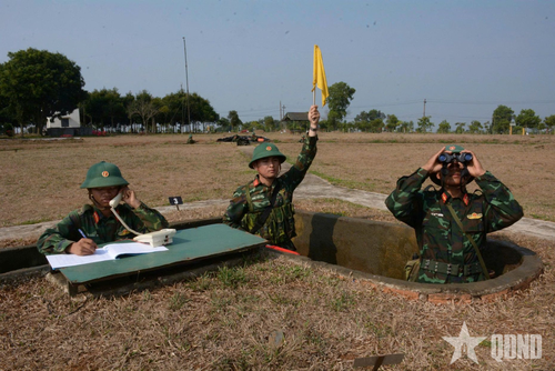 Chỉ huy, thông tin, trinh sát luôn tập trung cao độ.