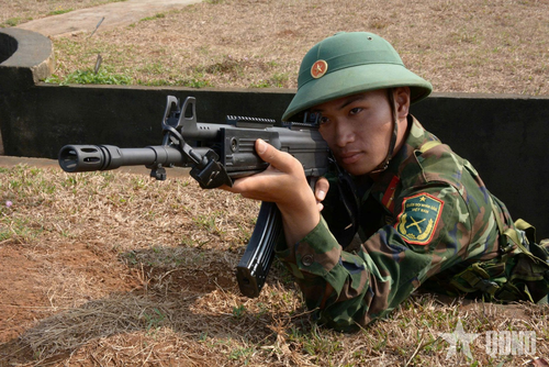 Kiên quyết nổ súng tiêu diệt phương tiện bay không người lái để bảo vệ đội hình chiến đấu.