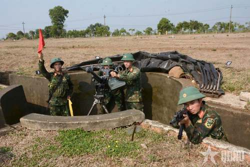 Hỏa khí phân tán, hỏa lực tập trung. Sau khẩu lệnh bắn của người chỉ huy, các khẩu đội đồng loạt nổ súng, tạo lưới lửa phòng không dày đặc, tiêu diệt gọn mục tiêu.