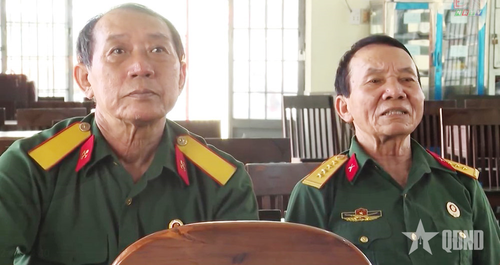 Cựu chiến binh Nguyễn Thành Liệu (bên phải). 