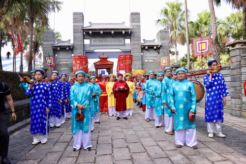 Trước giờ xuất phát của đoàn diễu hành nghi thức Lễ Giỗ Tổ Hùng Vương. Ảnh: DŨNG PHƯƠNG