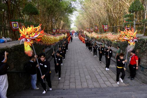 Đội hình múa Rồng. Ảnh: DŨNG PHƯƠNG