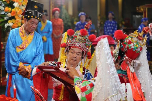 Các nghệ nhân tiến hành nghi thức tại Lễ Giỗ Tổ Hùng Vương - năm Bính Ngọ 2026. Ảnh: DŨNG PHƯƠNG