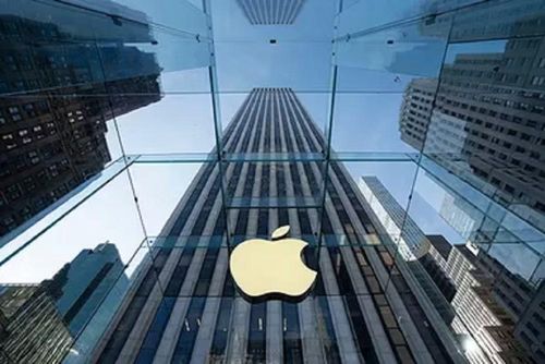 Trong 15 năm cầm quyền, Tim Cook đã biến Apple từ một công ty phụ thuộc vào iPhone thành một đế chế đa lĩnh vực với vốn hóa vượt 4.000 tỷ USD và doanh thu hơn 400 tỷ USD mỗi năm.