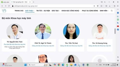PGS.TS Ngô Tứ Thành và đồng nghiệp tại Viện CNTT, Học viện phụ nữ Việt Nam.