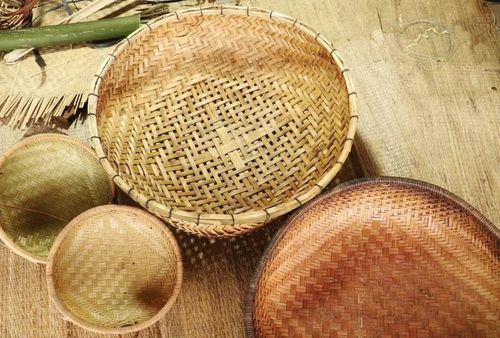 Sản phẩm hoàn chỉnh được đặt gọn gàng sau khi hoàn tất. Ông Vinh chia sẻ: “Mỗi sản phẩm là kết quả của nhiều công đoạn phức tạp, đòi hỏi sự tỉ mỉ và cầu tiến.”