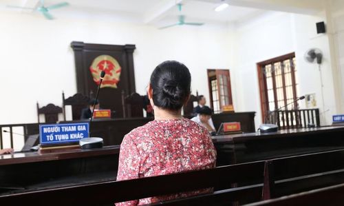 Giữa nỗi đau mất chồng, chị H. vẫn xin giảm án cho bị cáo, cũng chính là anh ruột chồng.