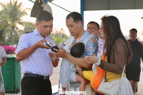 Phần lớn du khách đến từ TPHCM, Đồng Nai, Tây Ninh… ra đảo nghỉ ngơi.