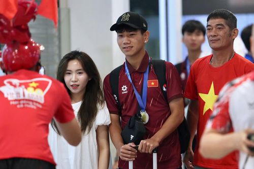 Tại vòng bảng, Nguyễn Lực và các đồng đội thắng 4-0 trước Malaysia và 10-0 trước Timor Leste, còn tại bán kết các cầu thủ trẻ Việt Nam tạo nên màn lội ngược dòng đầy cảm xúc, thắng 2-1 trước đương kim vô địch U17 Australia. 
