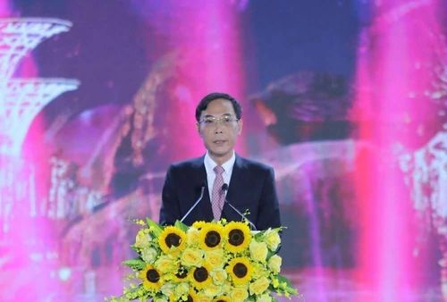 Phó chủ tịch UBND tỉnh Thanh Hóa Đầu Thanh Tùng phát biểu khai mạc. Ông kêu gọi mỗi người dân Sầm Sơn, mỗi người dân Thanh Hóa hãy là một hướng dẫn viên, một đại sứ du lịch, góp phần tạo nên những ấn tượng tốt đẹp trong lòng du khách.