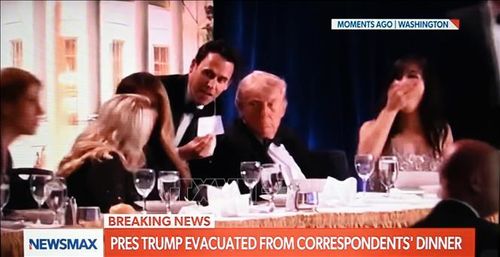 Tổng thống Mỹ Donald Trump tại buổi tiệc do Hiệp hội Phóng viên Nhà Trắng tổ chức ở thủ đô Washington DC tối 25/4/2026. Ảnh: THX/TTXVN