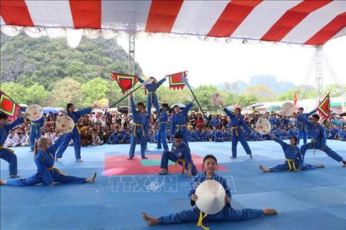 Tiết mục biểu diễn tại chương trình.