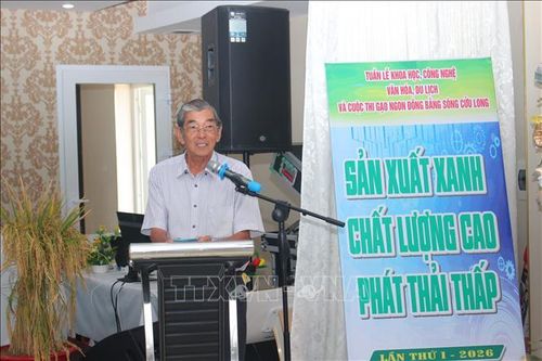 Anh hùng lao động Hồ Quang Cua, “cha đẻ” của gạo ST24, ST25 chia sẻ tại hội thảo.