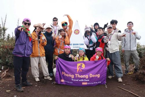 Hoạt động trekking theo đoàn được tổ chức bài bản hơn để đảm bảo an toàn khi lượng khách tăng. Ảnh: Tú Trinh/BNEWS/TTXVN