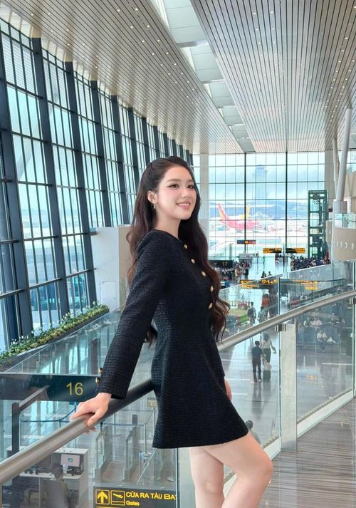 Phương Oanh thể hiện hình ảnh thân thiện, chuyên nghiệp khi xuất hiện trên mạng xã hội lẫn ngoài đời. Ảnh: FBNV