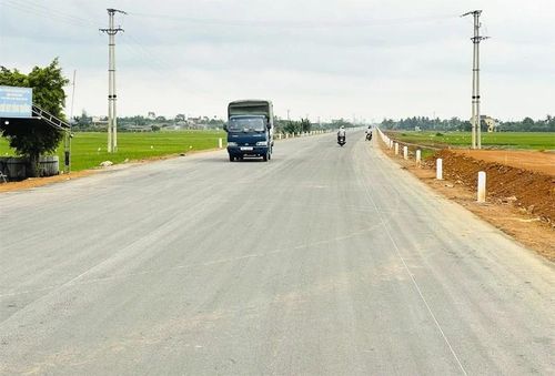 Tuyến đường bộ ven biển đoạn qua xã Vạn Lộc cơ bản hoàn thành, tạo không gian phát triển mới cho địa phương.