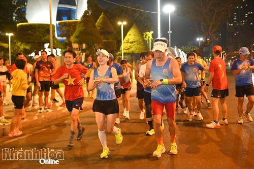 Các runner tham gia chạy cự ly 21km xuất phát.