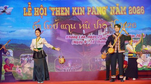 Nam thanh nữ tú trong những bộ trang phục dân tộc đẹp nhất tham gia hội thi.