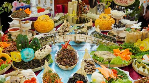 Các mâm cơm với 62 món ăn, mỗi món đều được chế biến vừa đẹp mắt và ngon miệng.