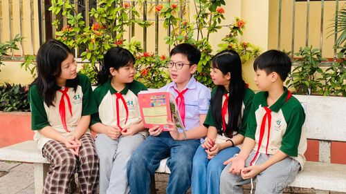Minh Khang luôn lôi cuốn người nghe bằng lối kể chuyện dí dỏm và hấp dẫn.