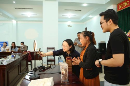 Nông sản Lâm Đồng được livestream bán trên các sàn thương mại điện tử