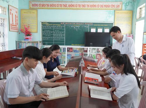 Công tác giáo dục lịch sử dân tộc và truyền thống của nhà trường được Trường THPT Hùng Vương (xã Bố Trạch) quan tâm - Ảnh: L.M