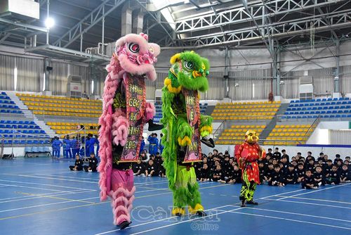 Biểu diễn lân sư rồng chào mừng kỳ thi.