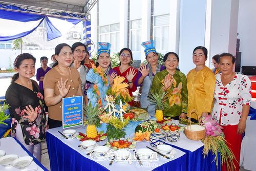 Đội Tài nguyên Vĩnh Lợi - Hạt gạo quê hương (xã Vĩnh Lợi) phấn khởi sau khi hoàn thành các phần thi.