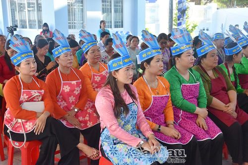 Các đội dự thi có sự đầu tư chỉn chu về trang phục, tạo sinh khí cho hội thi.