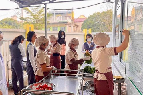 Xã Nam Phù hướng tới kiểm soát đồng bộ theo chuỗi từ chợ dân sinh, bếp ăn trường học, bữa cỗ tập trung đông người. Ảnh: Phương Xuyến.