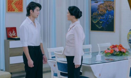 Bà Kim - nhân vật trung tâm của mọi bi kịch khi biết về sự thật thân phận của người thân. Ảnh VTV