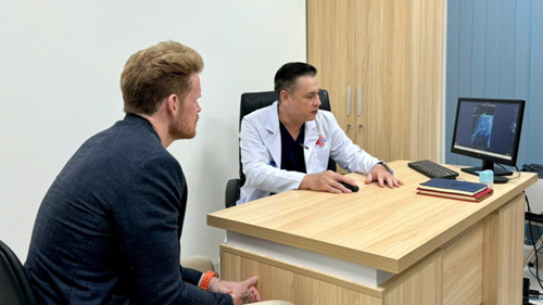 Bệnh nhân nước ngoài điều trị bệnh thành công tại TP Hồ Chí Minh sau nhiều lần điều trị tại một số nước. Ảnh: BV