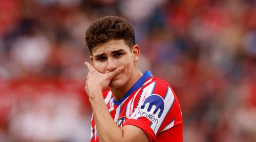 Sự quan tâm từ Arsenal và Chelsea mở ra khả năng anh tái xuất Premier League. Atletico không dễ nhả người, nhưng mức giá 100 triệu euro có thể khiến họ phải cân nhắc, nhất là trong bối cảnh đội bóng cần tái cấu trúc đội hình.